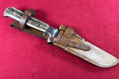 Tarpey-Jagdnicker-with-Sharpening-Steel-3589-1950s01